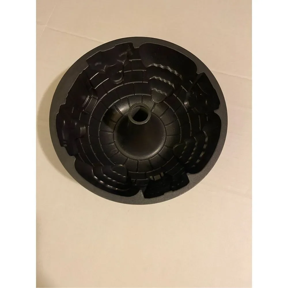 Igloo-Shaped Bundt Cake Pan in Metallic Gray